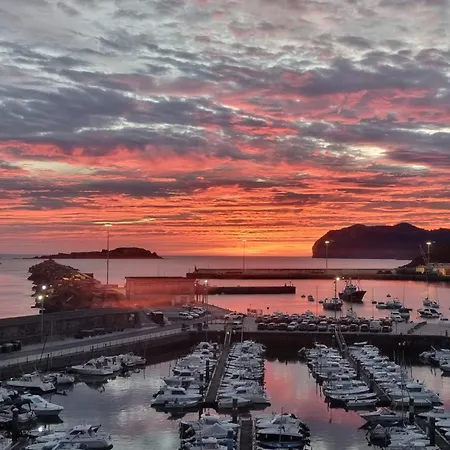 Sunrise Views Over The Port And Sea Lägenhet
